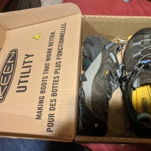 Keen steal toe safety shoes